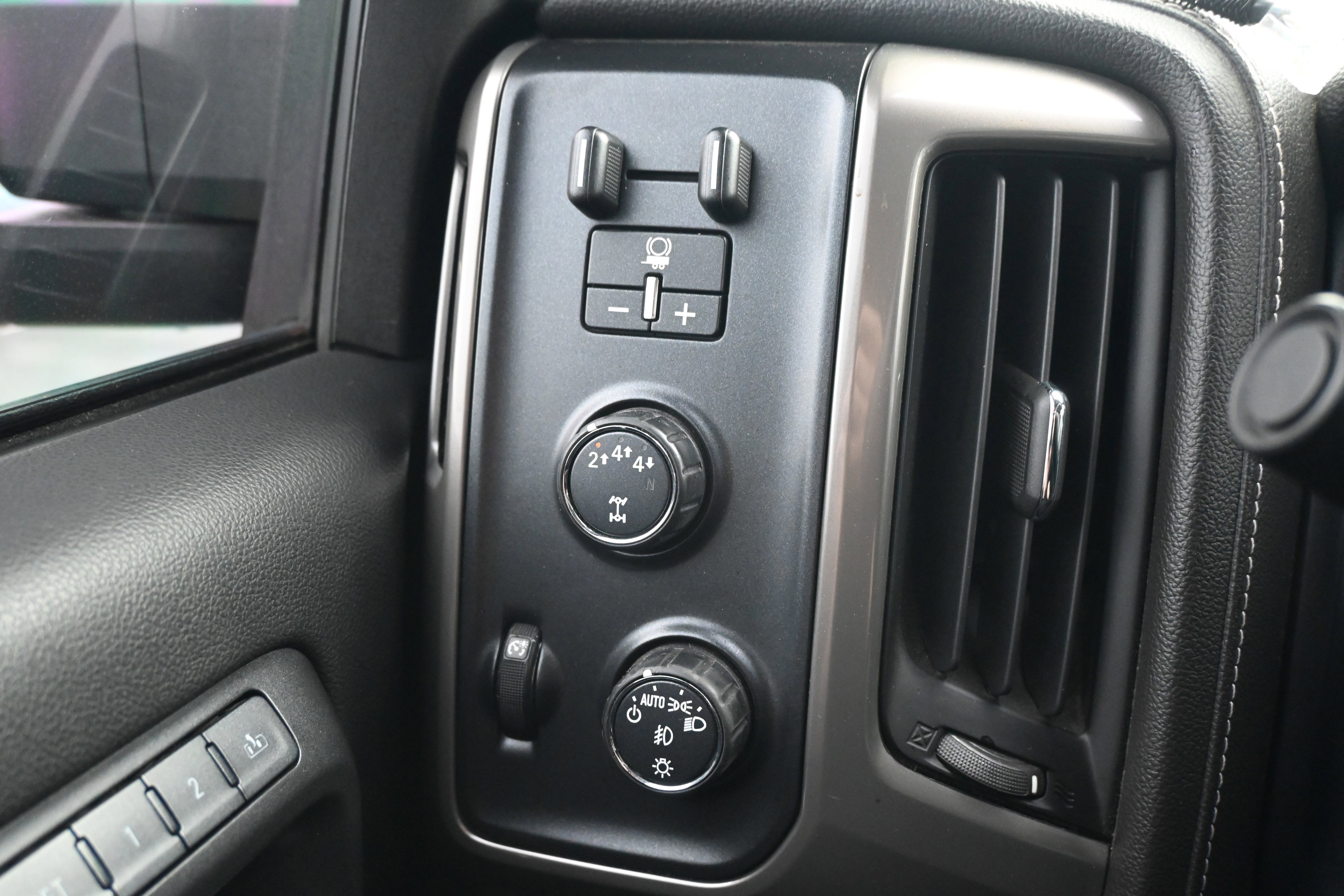 Used 2017 Chevrolet Silverado 2500 High Country w/ Duramax Plus Package image 19