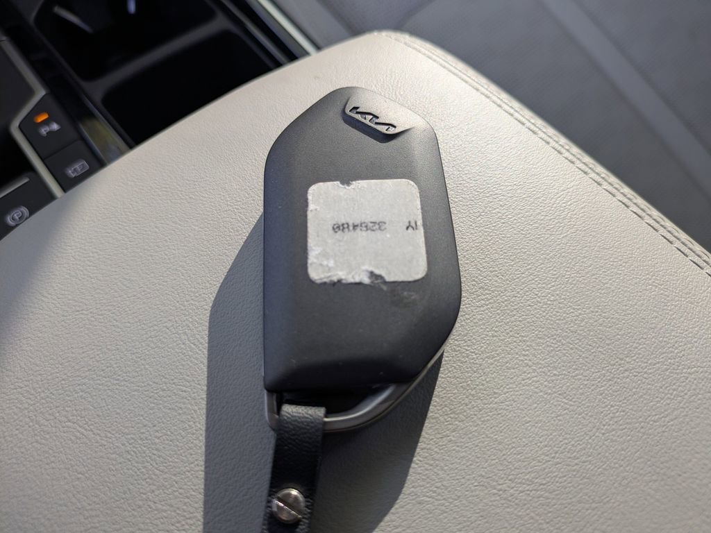 Used 2025 Kia Sorento SX image 30