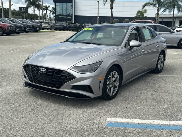 Certified 2023 Hyundai Sonata SEL w/ Convenience Package FWD image 2