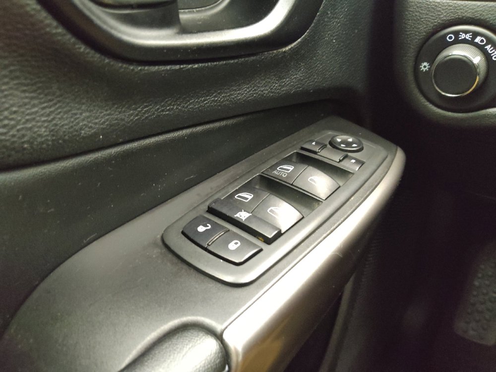 Used 2020 Jeep Cherokee Latitude AWD/4WD image 27