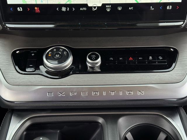 New 2025 Ford Expedition Max Platinum w/ Driver's Package image 18