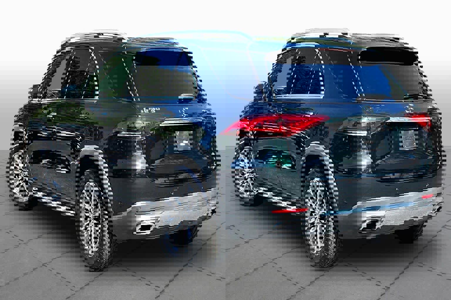 Used 2020 Mercedes-Benz GLE 350 4MATIC w/ Premium Package image 12