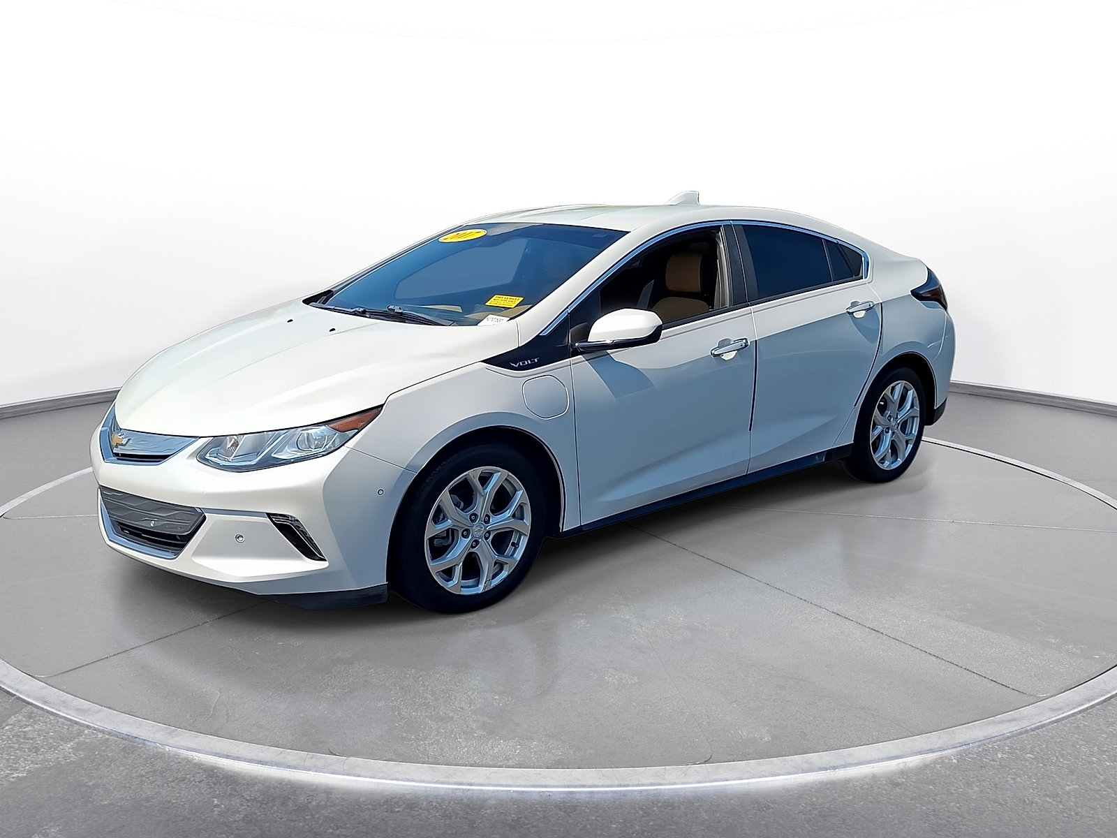 Used 2017 Chevrolet Volt Premier w/ Driver Confidence II Package FWD image 4