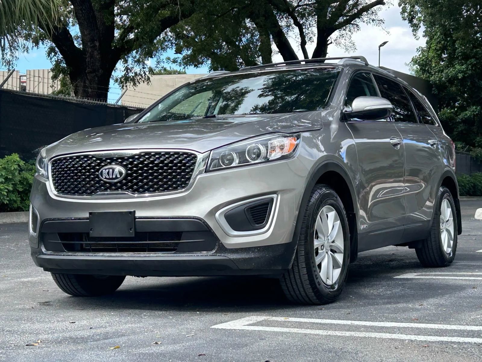 Used 2017 Kia Sorento LX w/ LX Convenience Package image 1