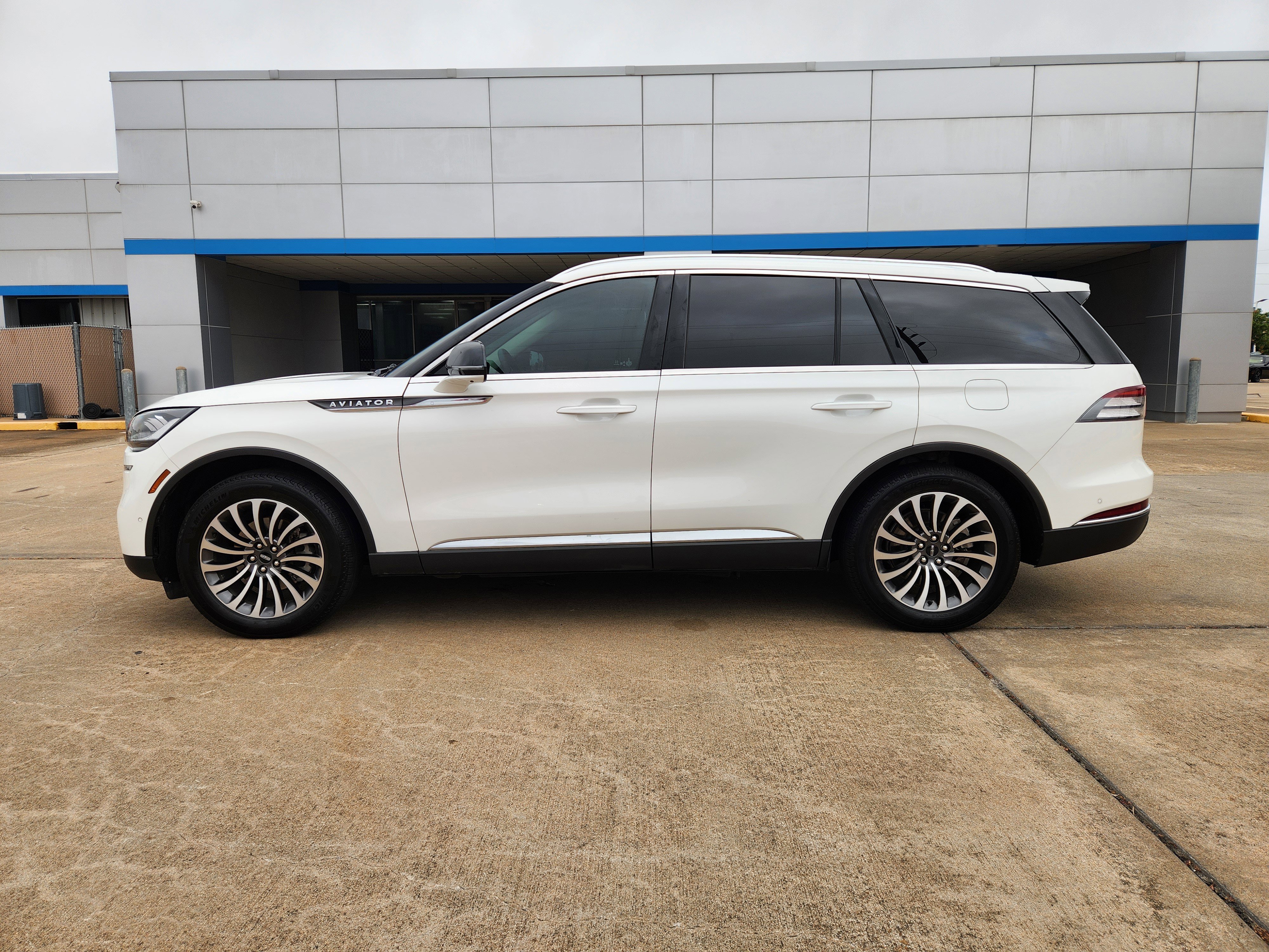 Used 2024 Lincoln Aviator Reserve w/ Equipment Group 201A image 5