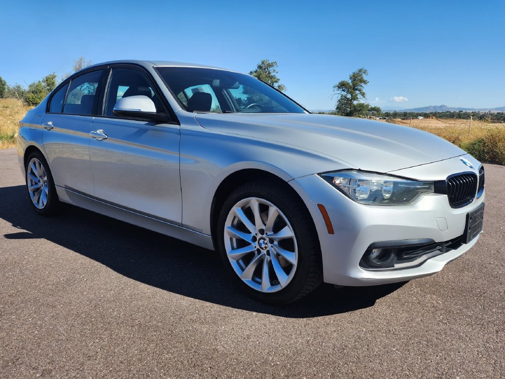 Used 2016 BMW 320i xDrive Sedan AWD/4WD image 2