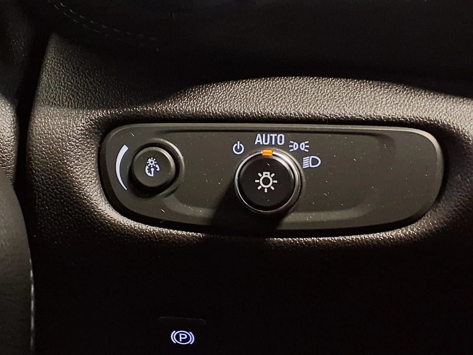 Used 2019 Chevrolet Blazer LT FWD image 27