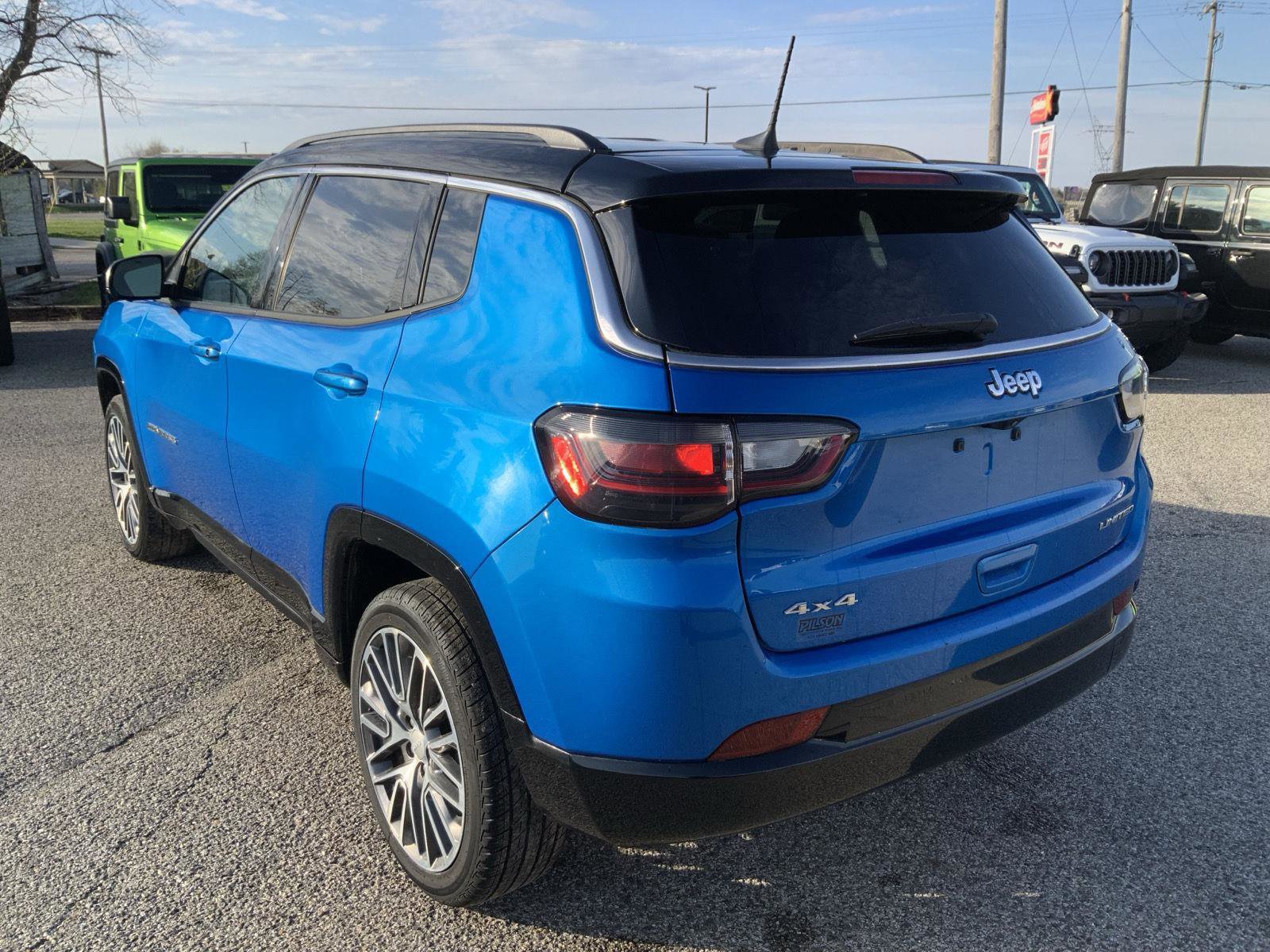 Used 2022 Jeep Compass Limited w/ Elite Group image 9