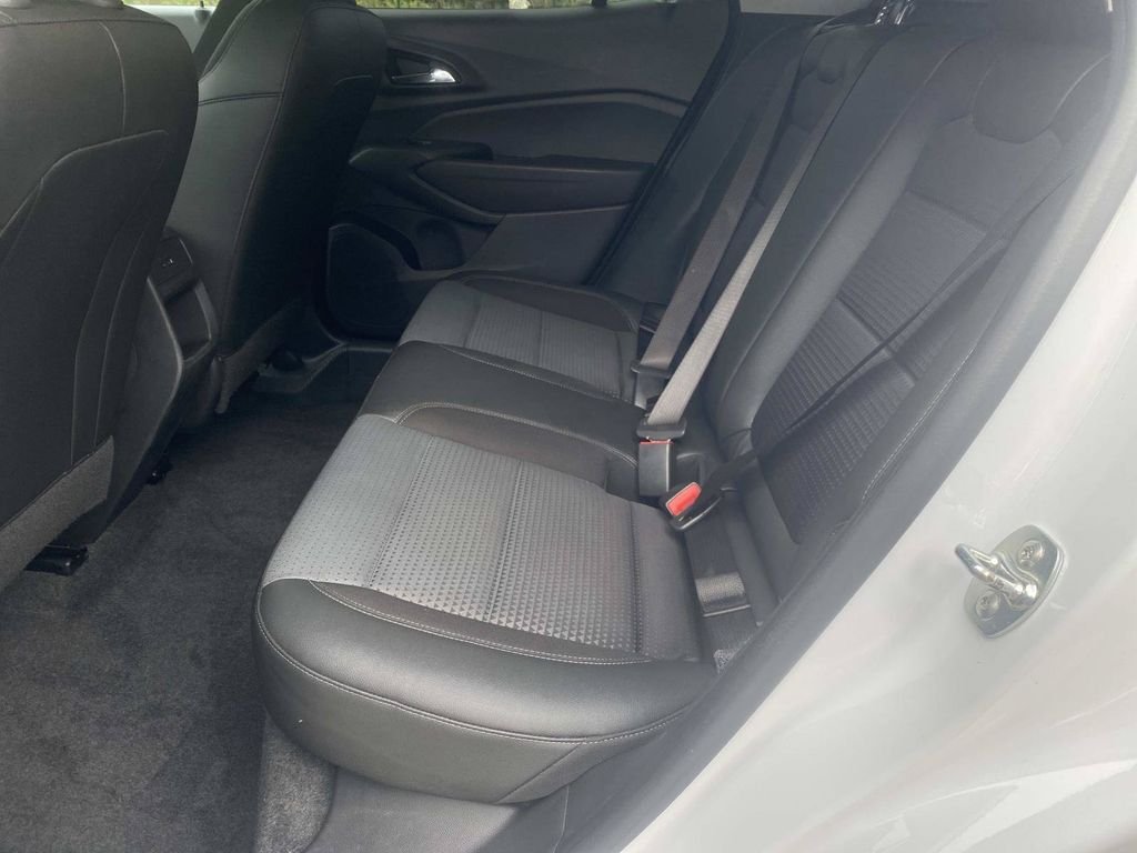 Used 2025 Chevrolet Trax LT FWD image 14