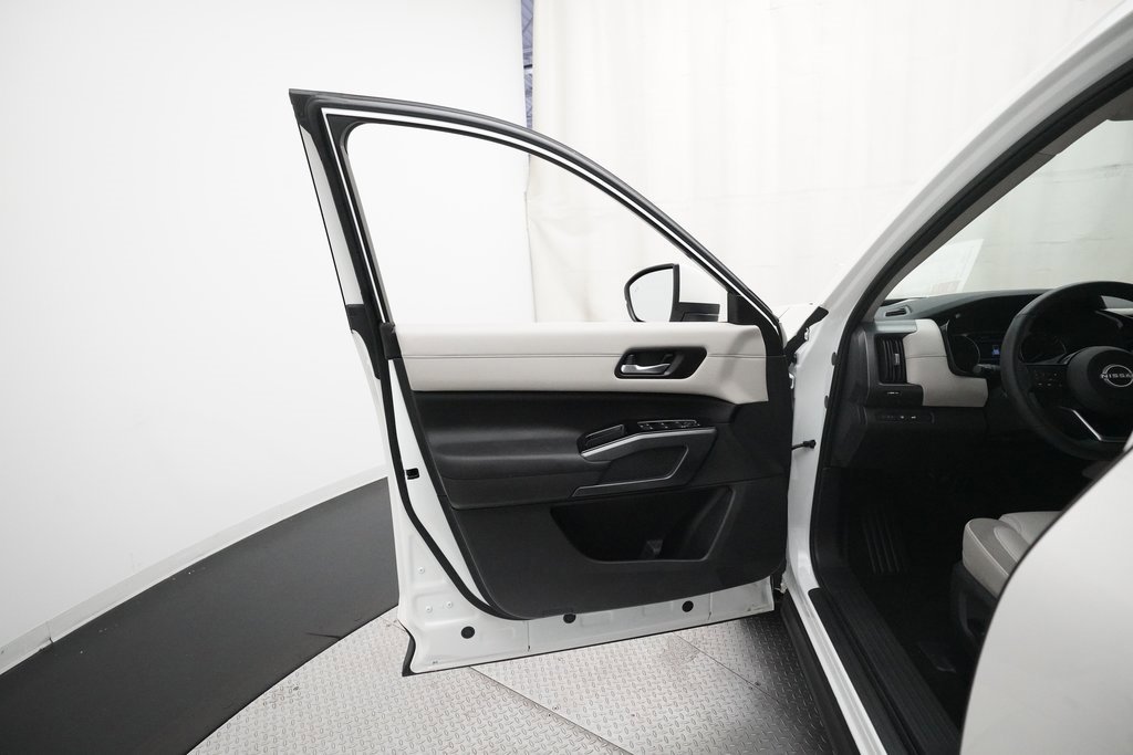 Certified 2024 Nissan Pathfinder SL image 28