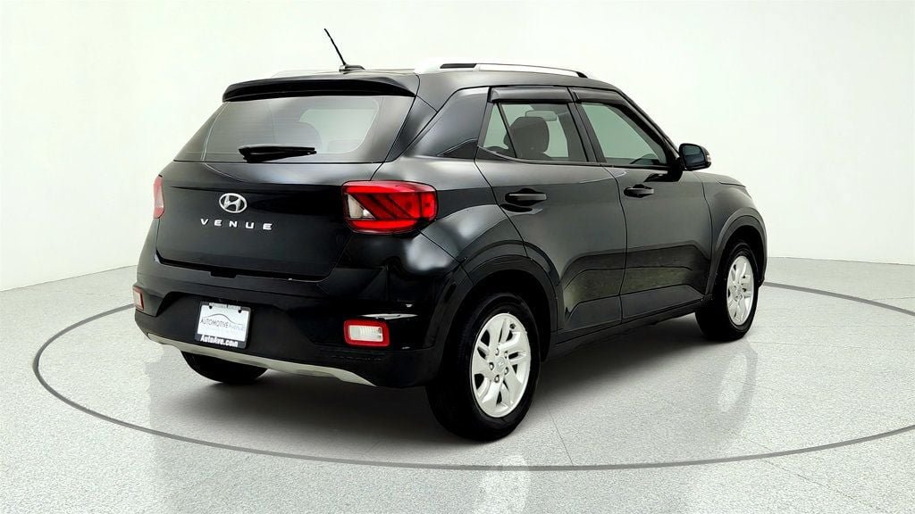 Used 2023 Hyundai Venue FWD image 5