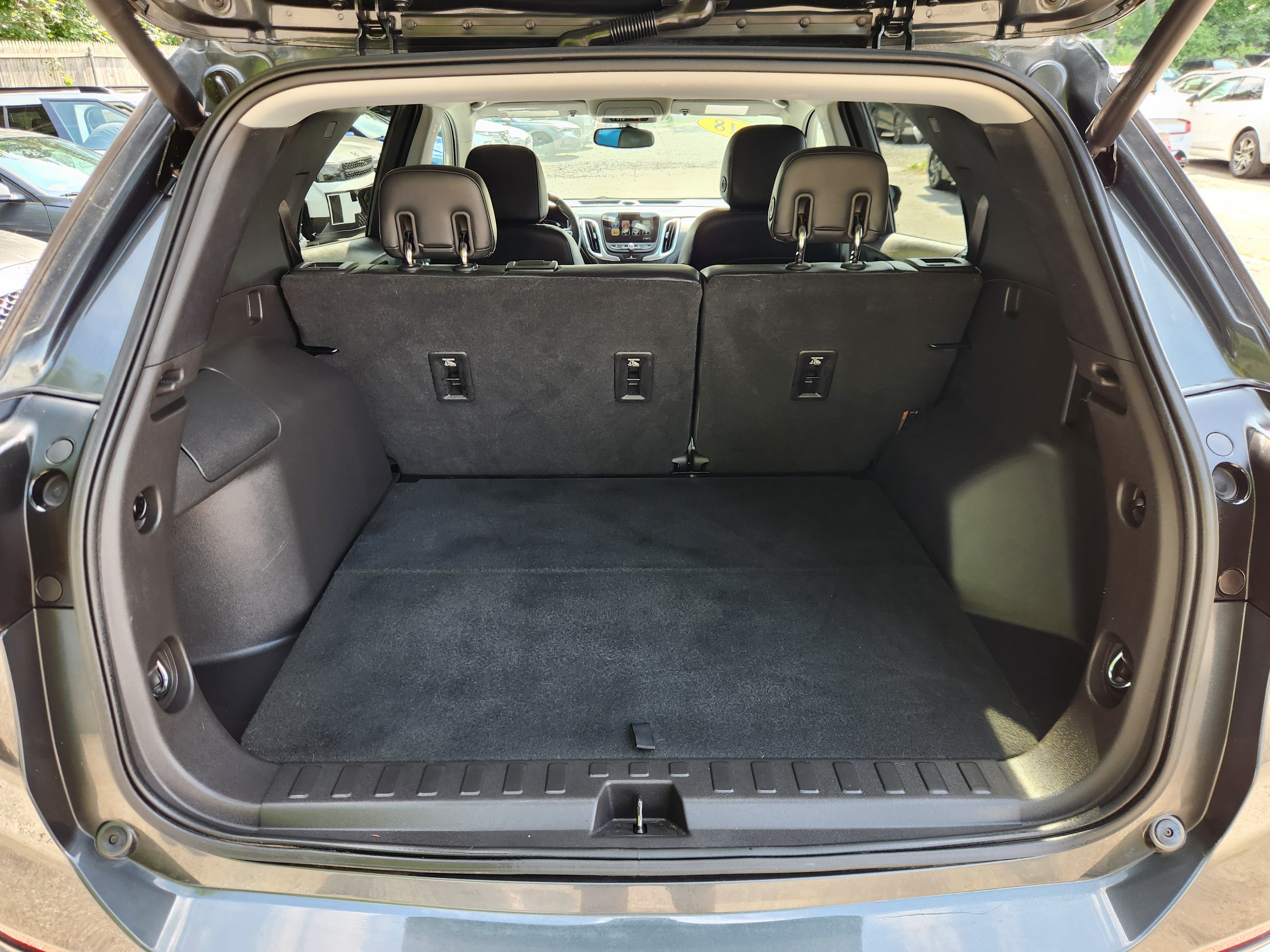Used 2018 Chevrolet Equinox Premier FWD image 18