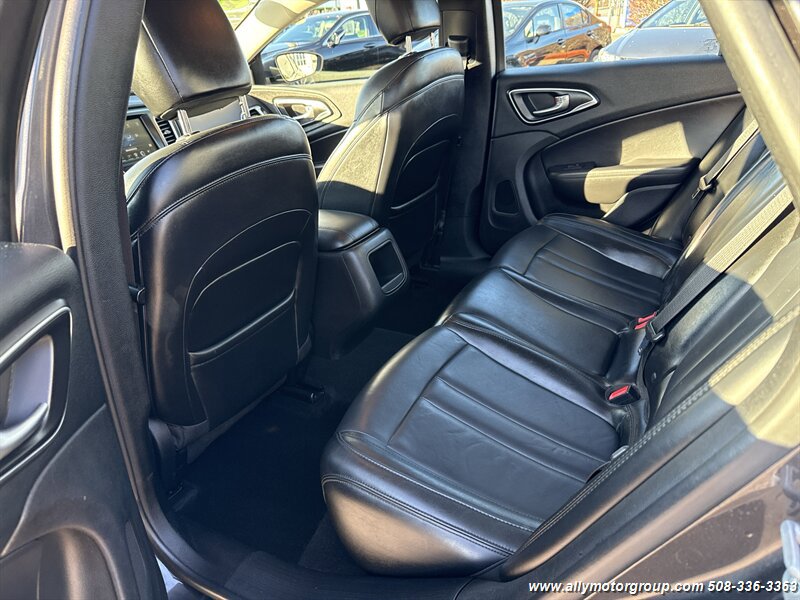Used 2017 Chrysler 200 Limited Platinum image 14