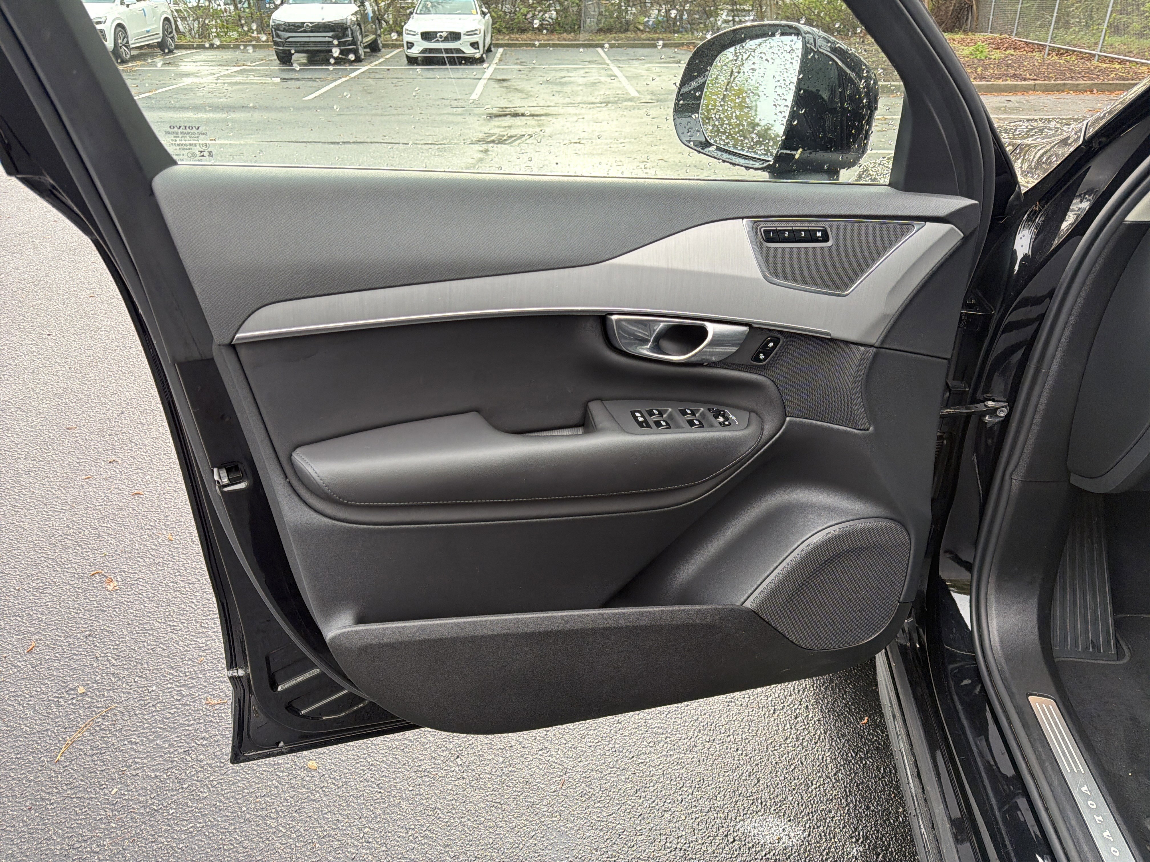 Certified 2025 Volvo XC90 B5 Core image 14