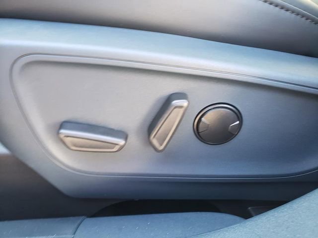 New 2025 Ford Maverick Lariat w/ Black Appearance Package image 16