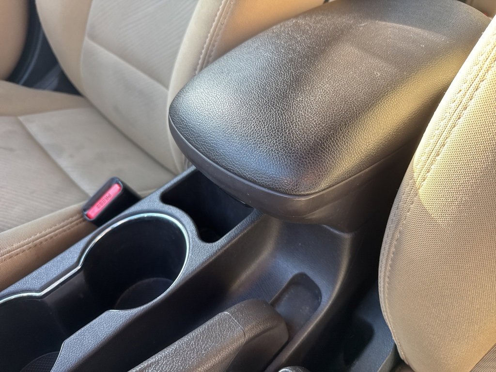 Used 2013 Hyundai Elantra GLS image 32