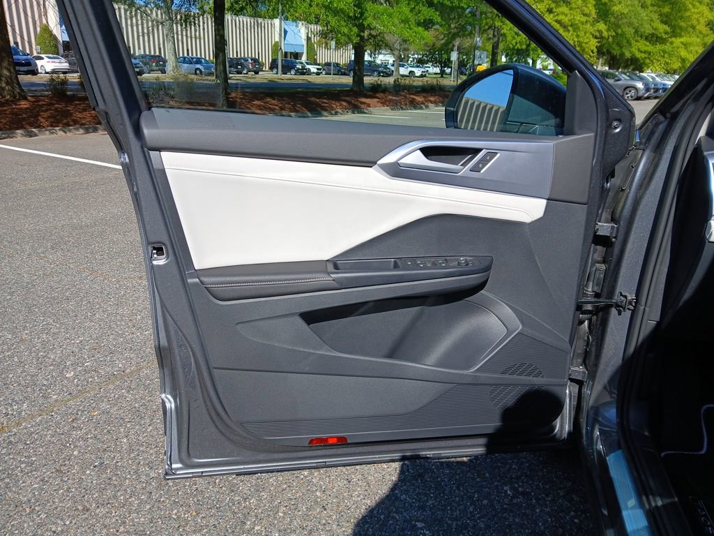 New 2026 Volkswagen Taos SE image 10