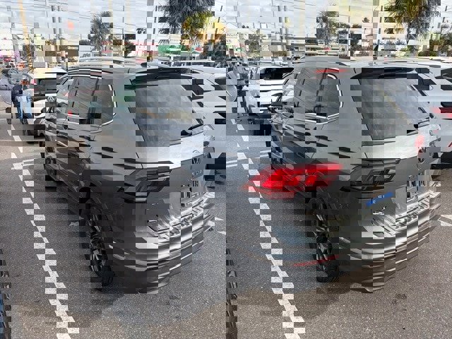Certified 2023 Volkswagen Tiguan SE w/ Panoramic Sunroof Package image 10