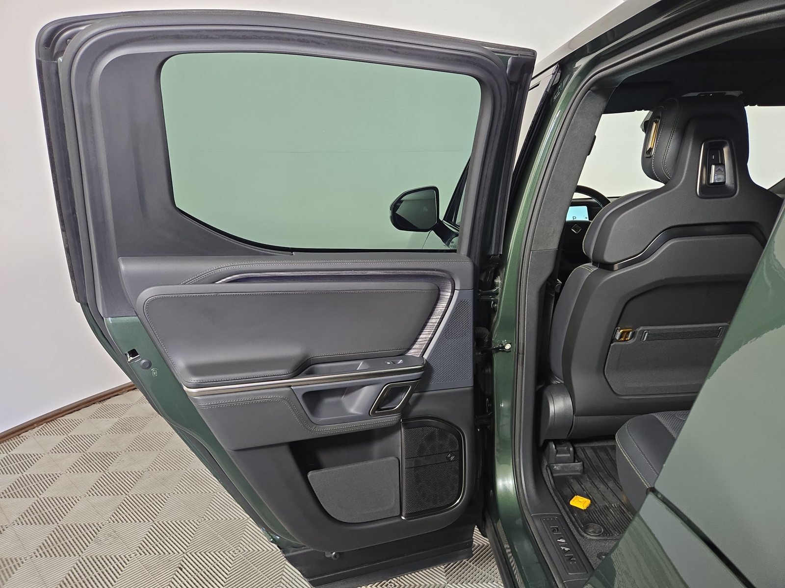 Used 2024 Rivian R1T Adventure Dual AWD/4WD image 17
