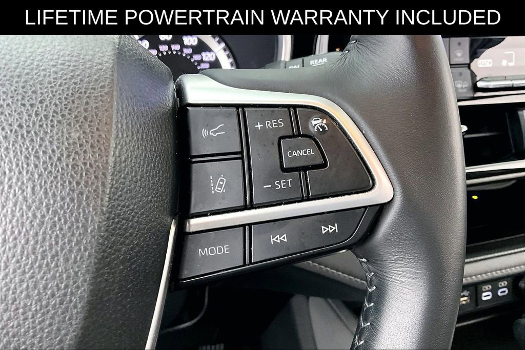 Used 2023 Toyota Highlander XLE FWD image 28