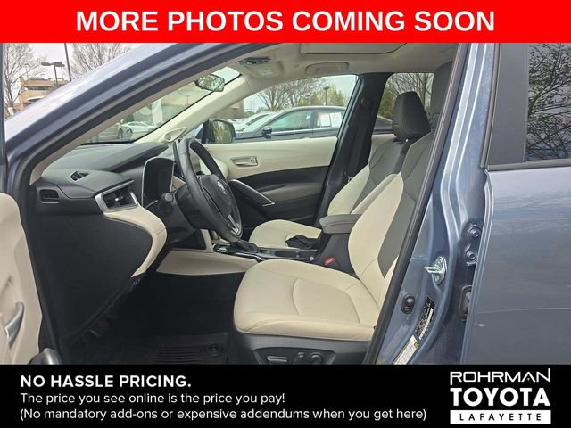 Used 2023 Toyota Corolla Cross XLE w/ Convenience Package image 4