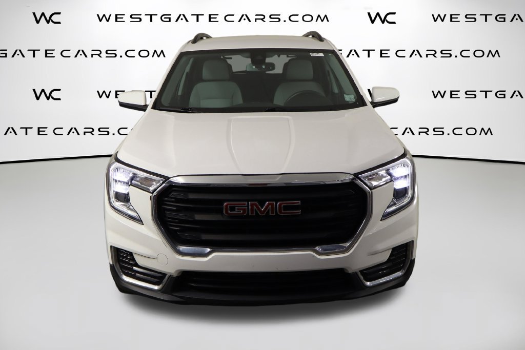 Used 2022 GMC Terrain SLE w/ Driver Convenience Package FWD image 2