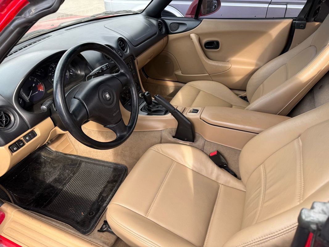 Used 1999 MAZDA MX-5 Miata image 2