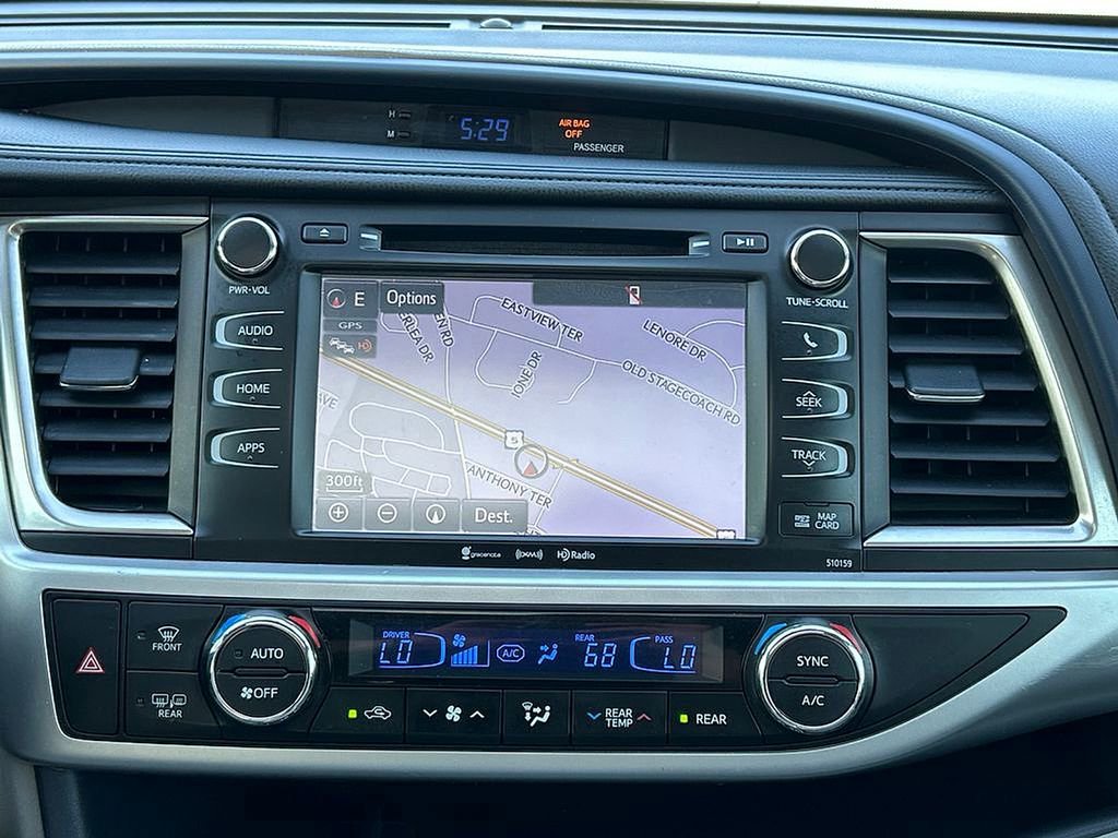 Used 2016 Toyota Highlander XLE AWD/4WD image 31