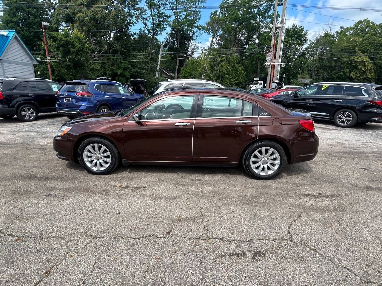 Used 2013 Chrysler 200 Limited FWD image 4