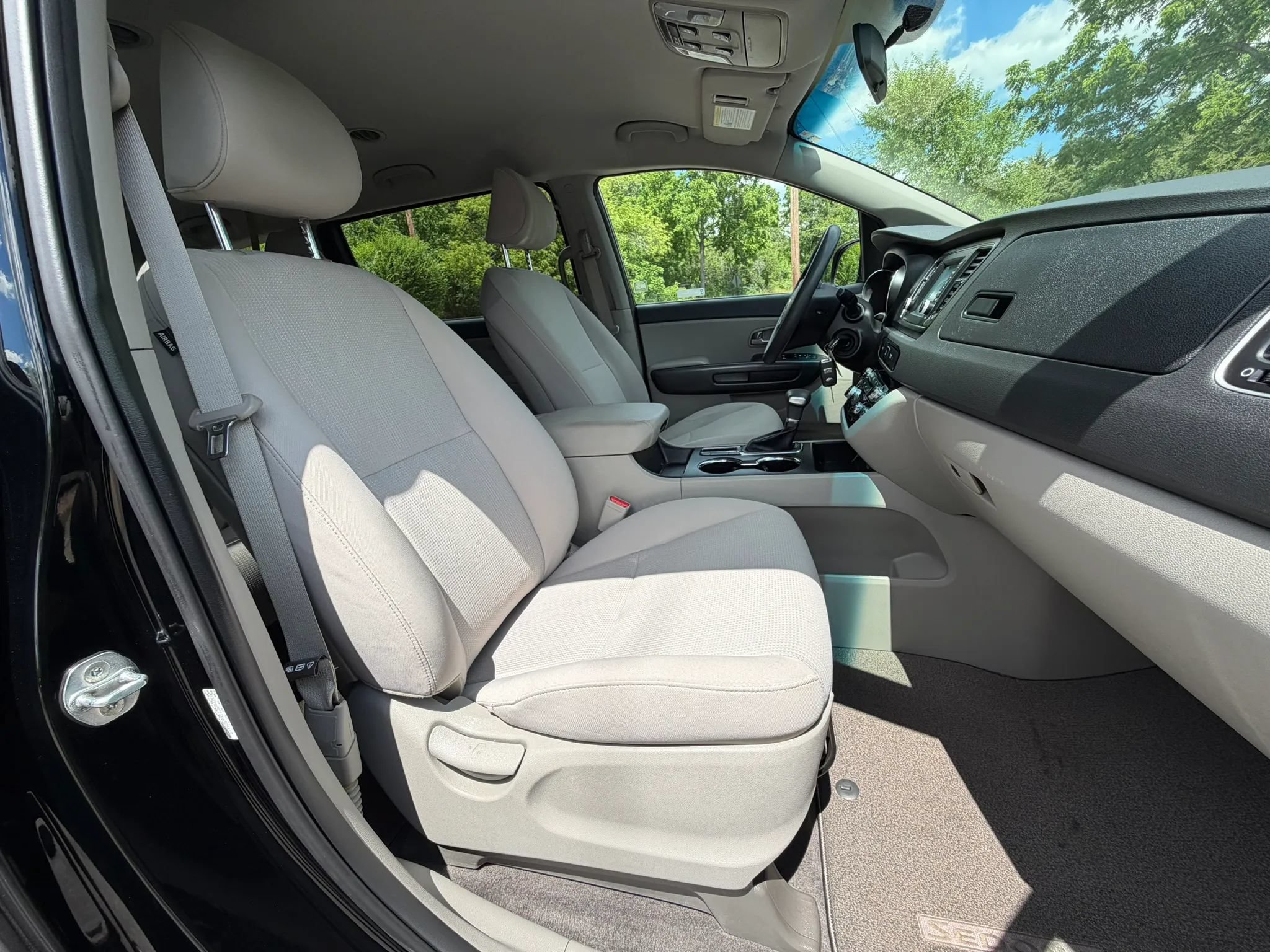 Used 2019 Kia Sedona LX FWD image 15