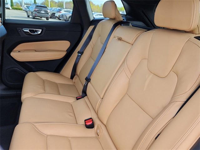 Used 2023 Volvo XC60 B5 Ultimate image 16