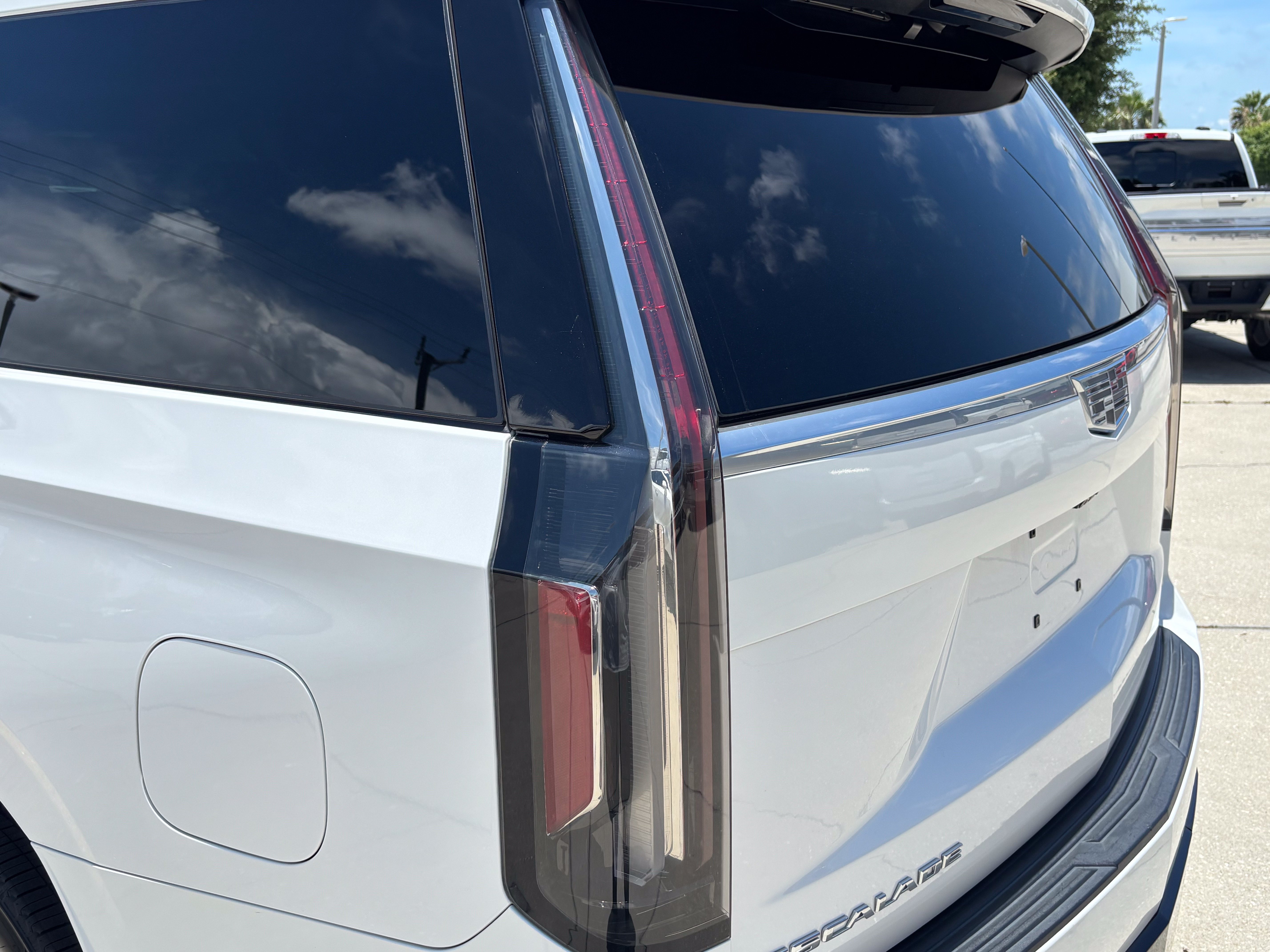 Used 2021 Cadillac Escalade Premium Luxury w/ LPO, Radiant Package AWD/4WD image 10