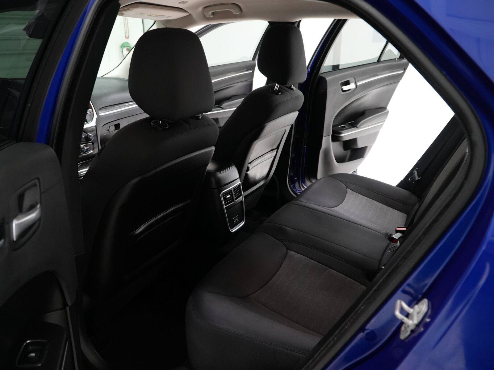 Used 2019 Chrysler 300 Touring w/ Sport Appearance Package RWD image 17