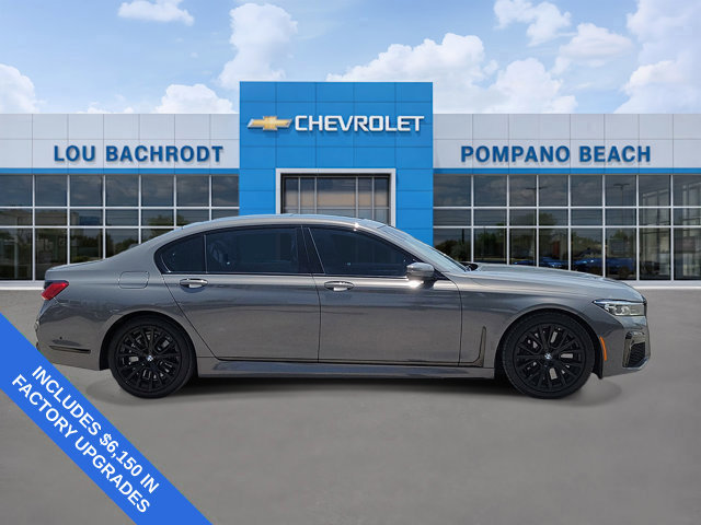 Used 2022 BMW 740i w/ M Sport Package RWD image 2