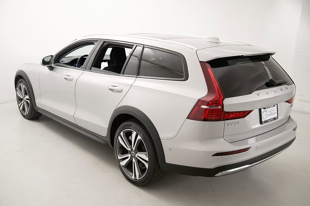 Certified 2025 Volvo V60 B5 Cross Country Plus AWD/4WD image 7