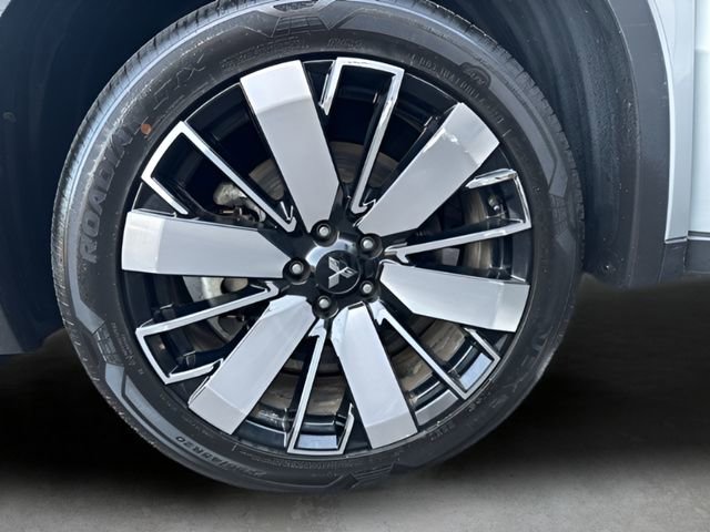Used 2025 Mitsubishi Outlander SE image 39