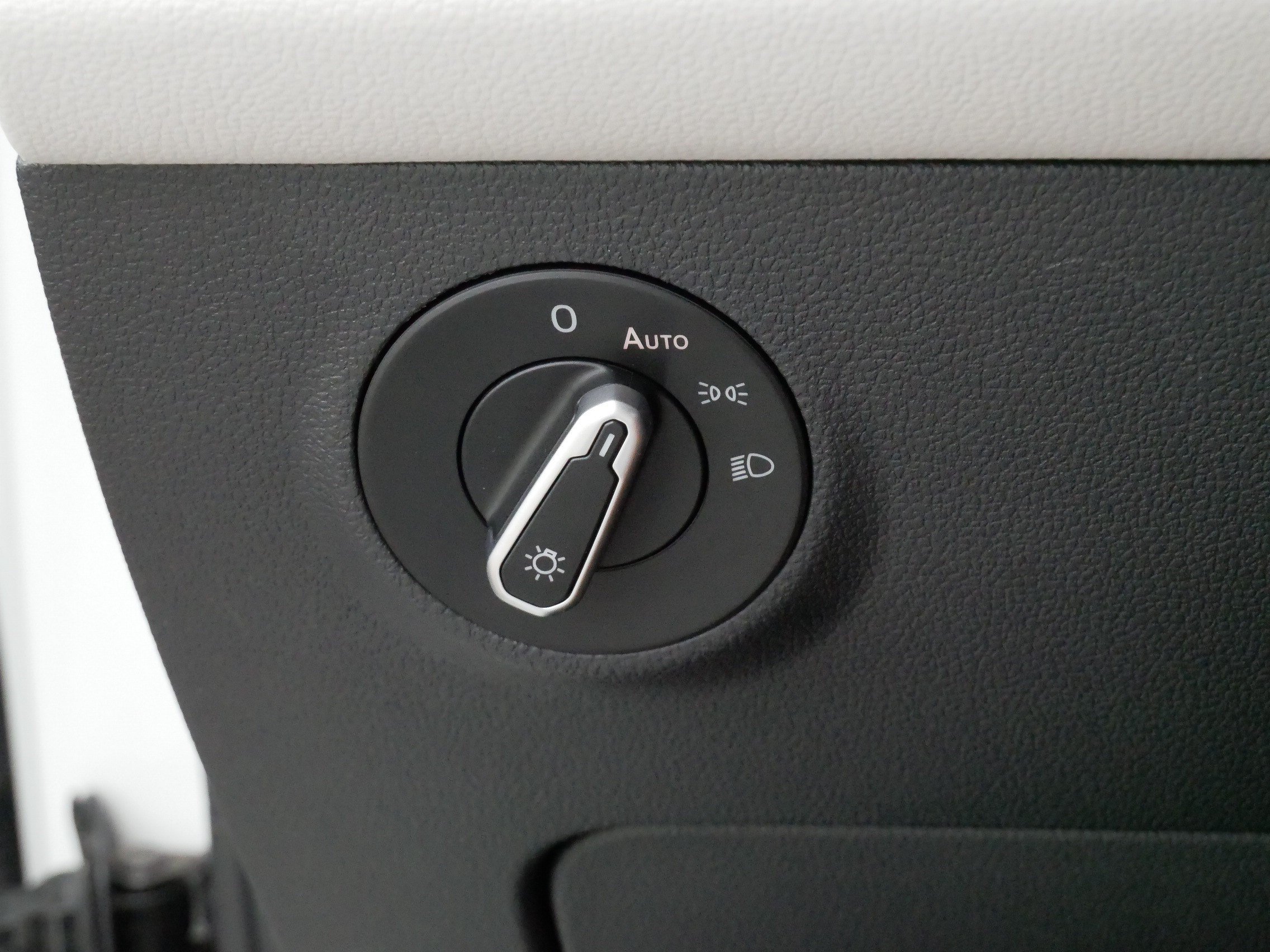 Certified 2025 Volkswagen Taos S FWD image 28