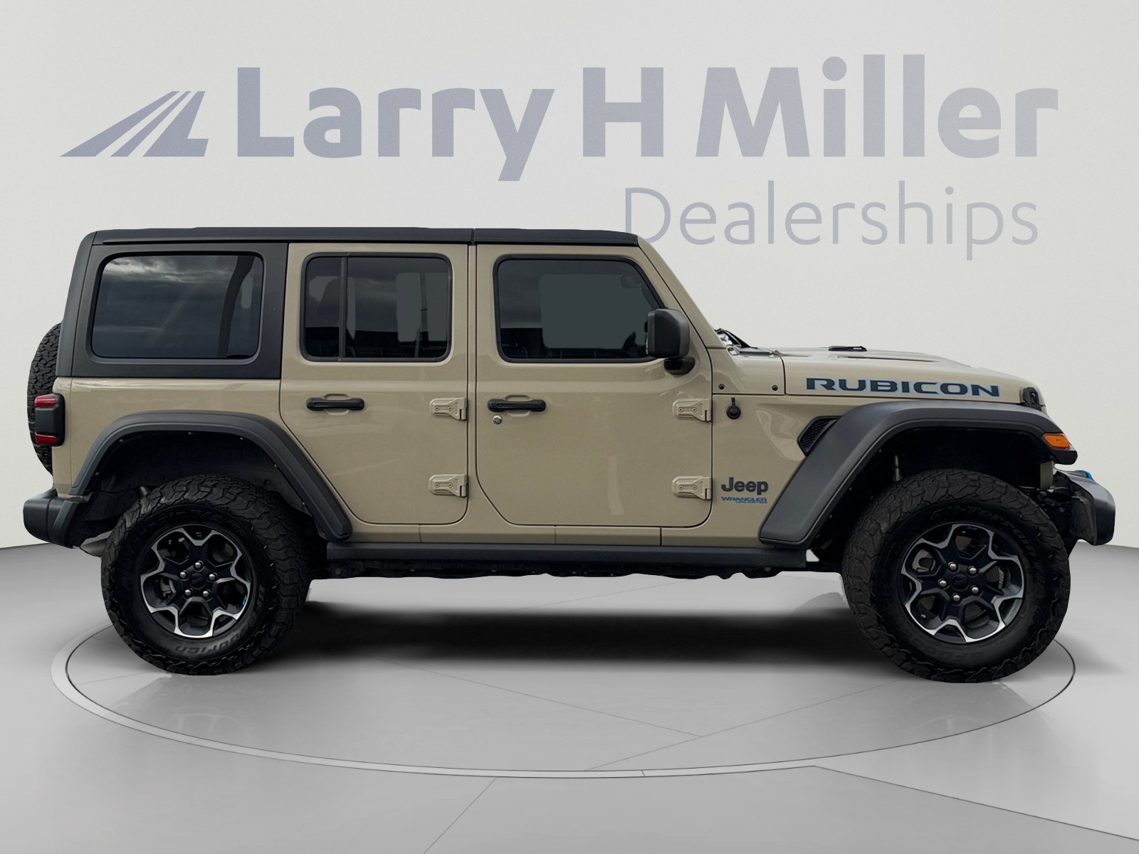 Used 2022 Jeep Wrangler Unlimited Rubicon 4xe w/ Cold Weather Group AWD/4WD image 6