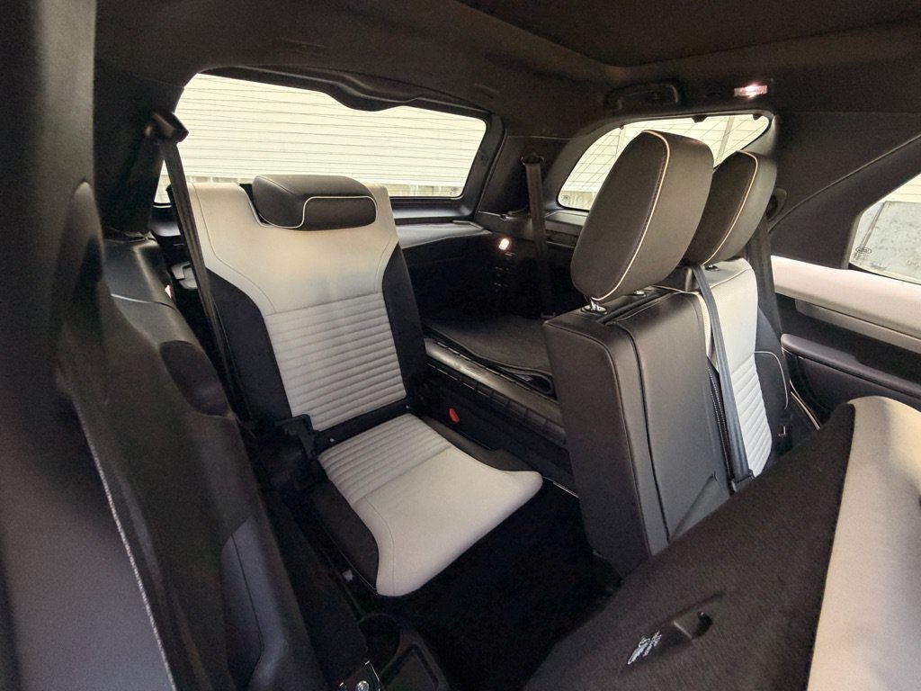 Used 2021 Land Rover Discovery HSE R-Dynamic AWD/4WD image 25