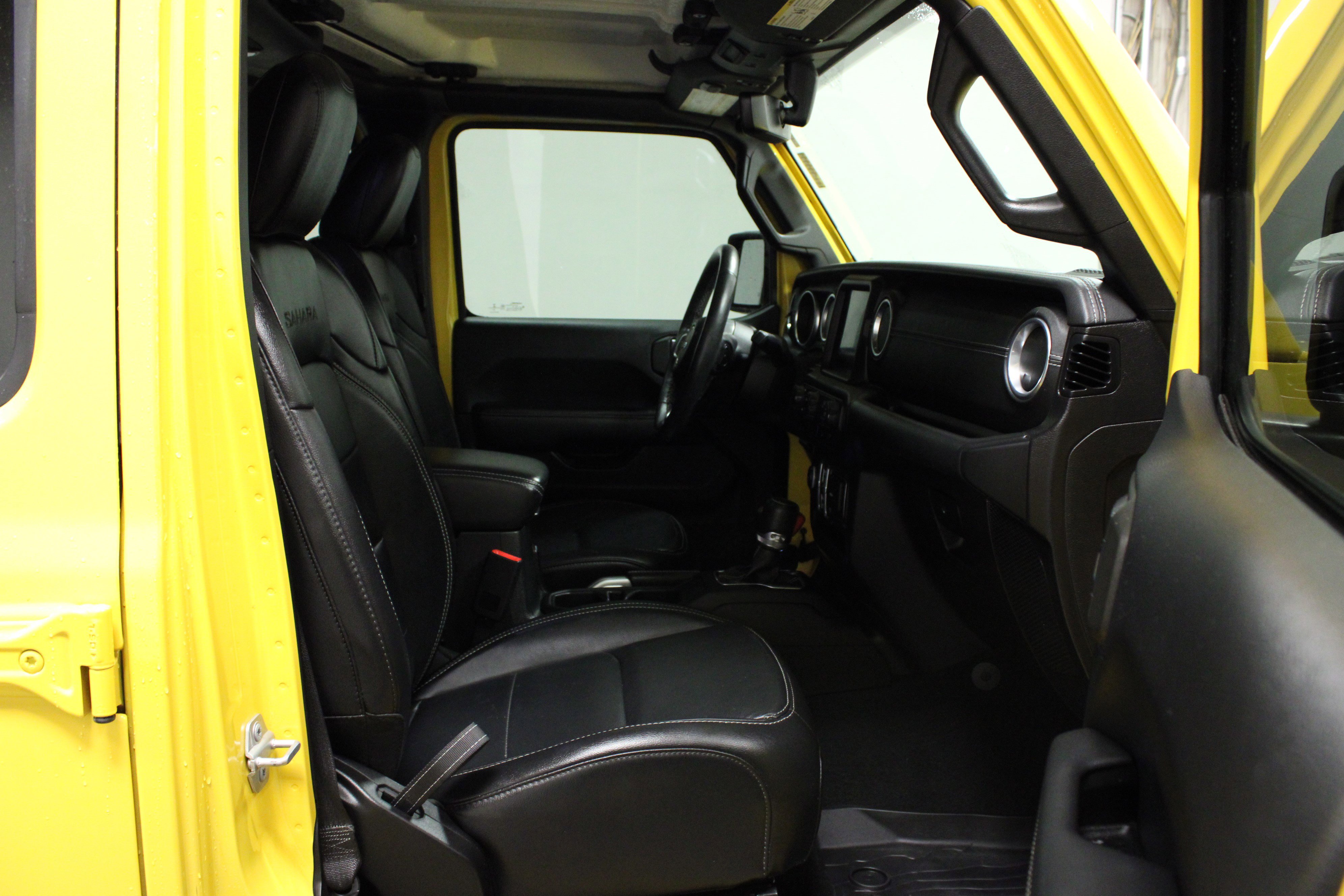 Used 2018 Jeep Wrangler Unlimited Sahara image 16