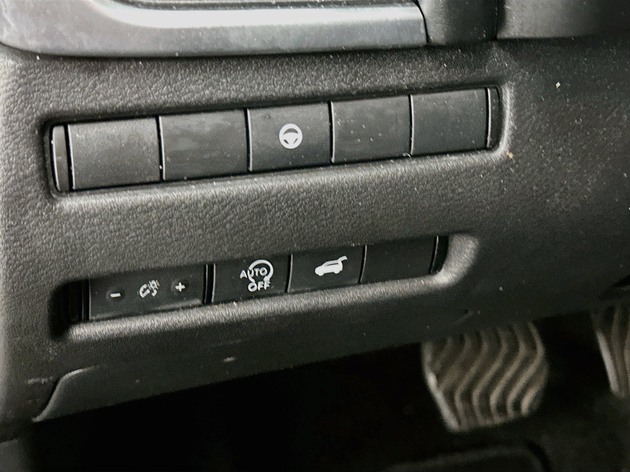 Used 2024 Nissan Rogue SV AWD/4WD image 17