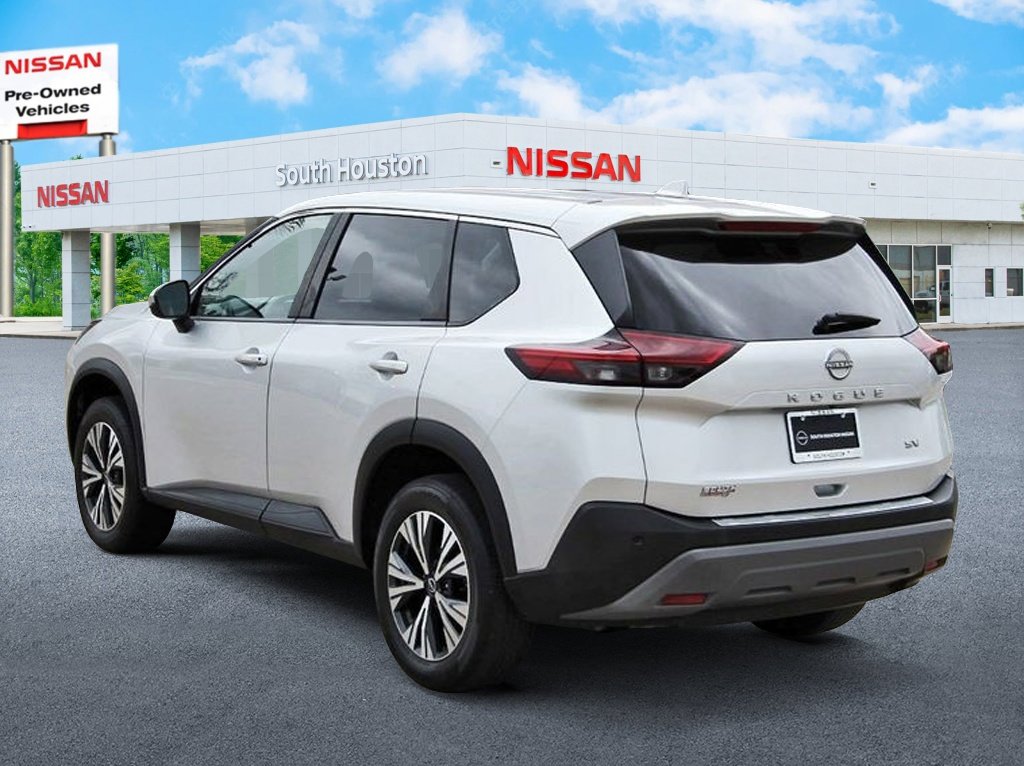 Used 2022 Nissan Rogue SV image 3