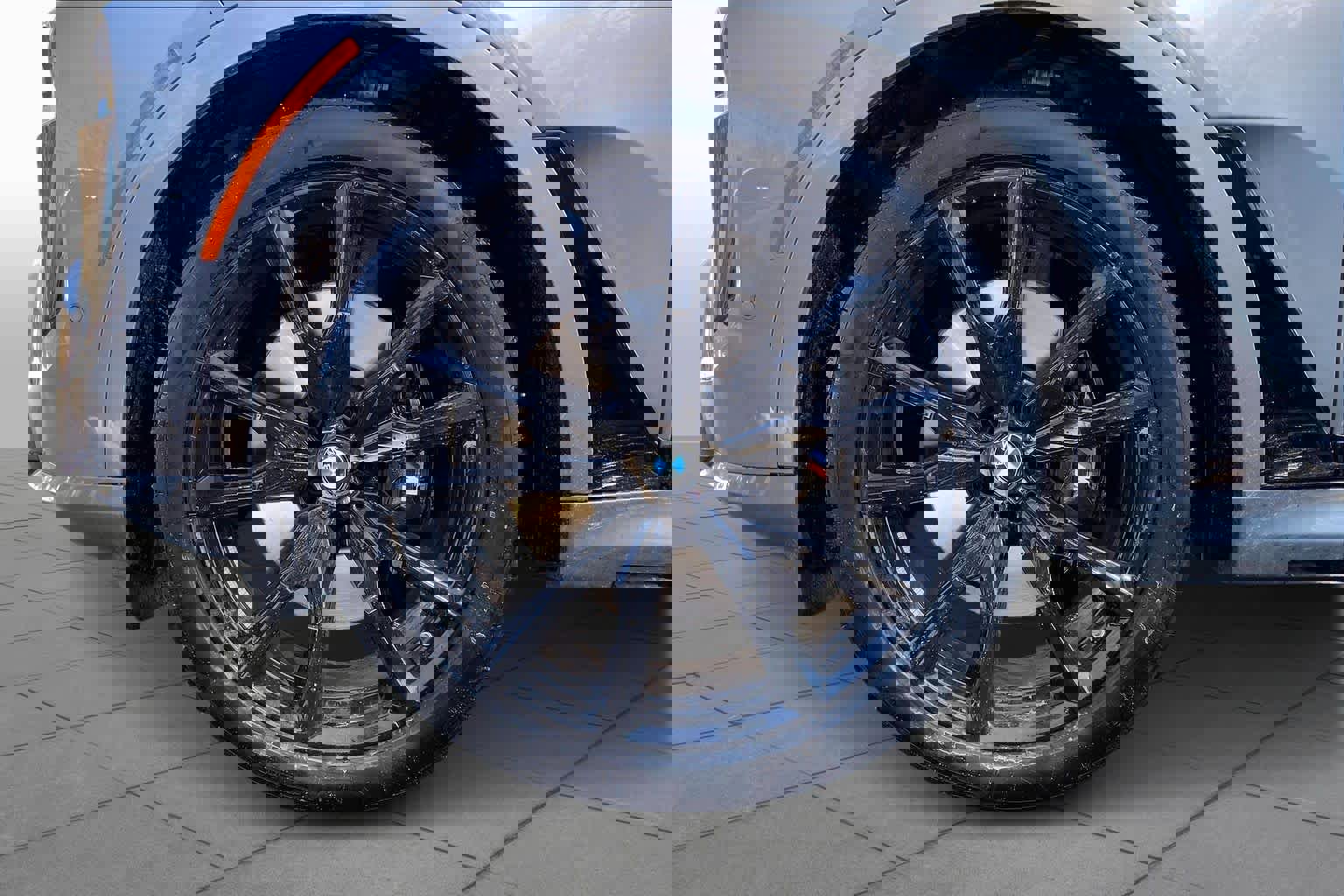 Used 2025 BMW X7 M60i w/ Climate Comfort Package image 11