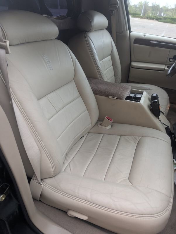 Used 1999 Lincoln Town Car Executive image 26