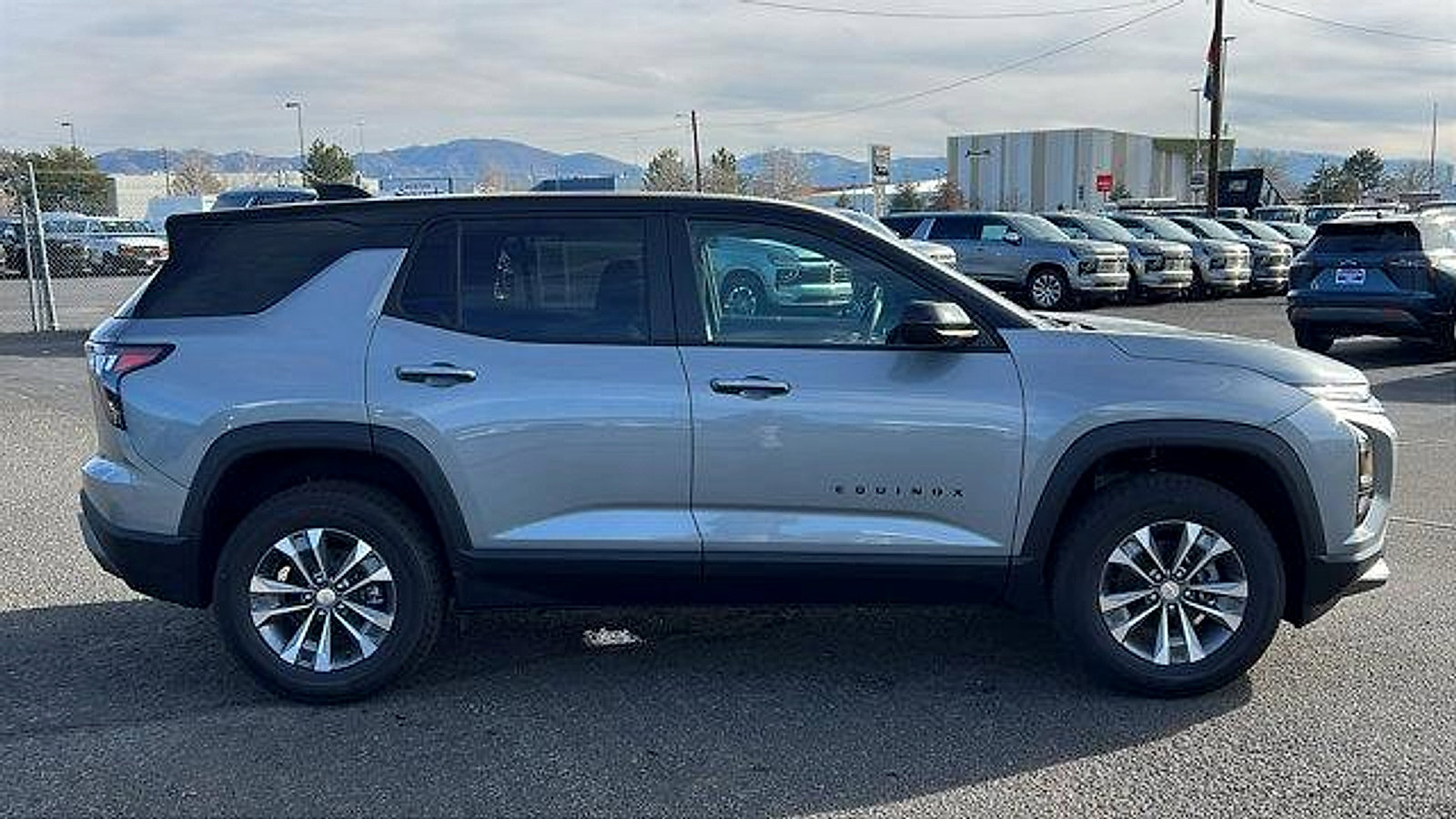 New 2026 Chevrolet Equinox LT w/ Convenience Package II image 4