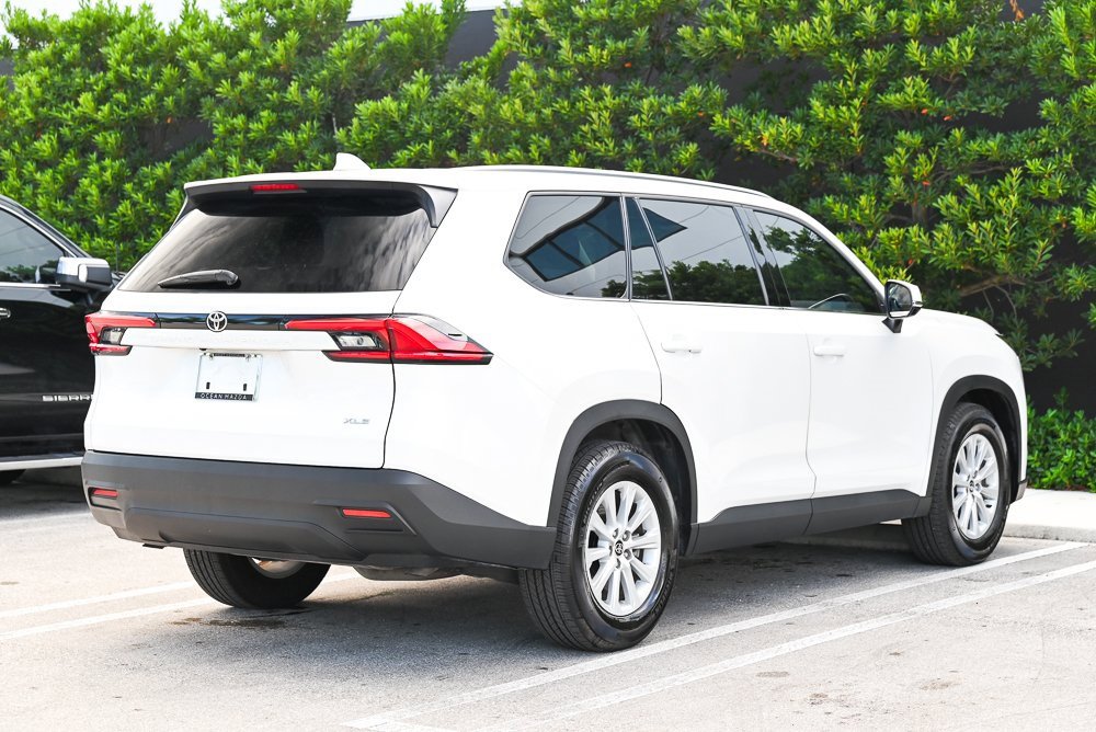 Used 2024 Toyota Grand Highlander XLE image 4