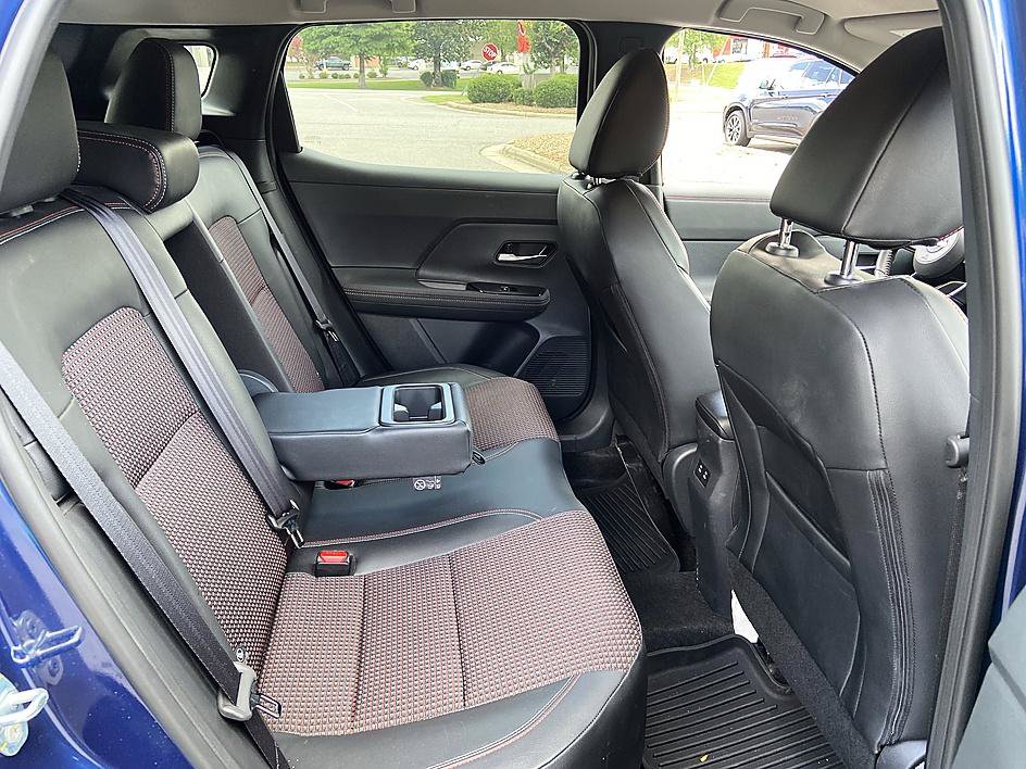 Certified 2025 Nissan Kicks SR FWD image 18