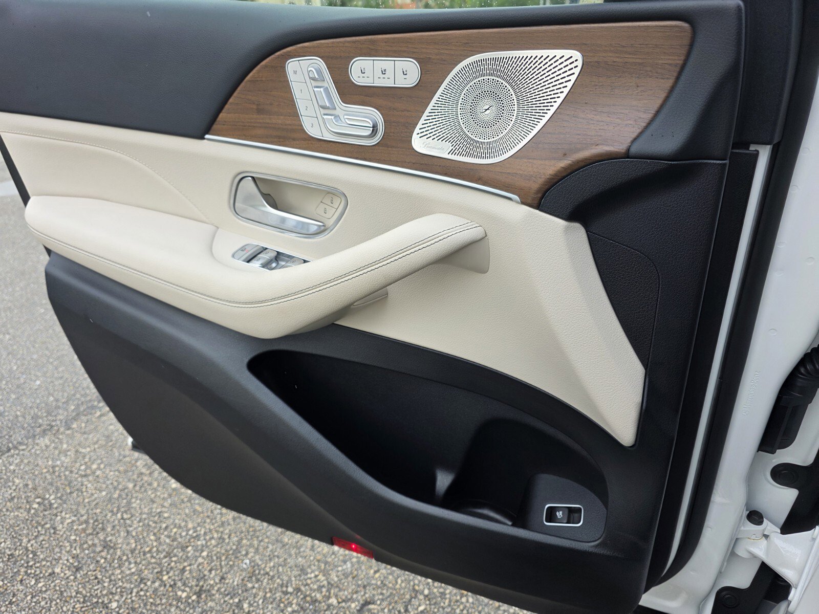 Used 2024 Mercedes-Benz GLS 450 4MATIC image 27