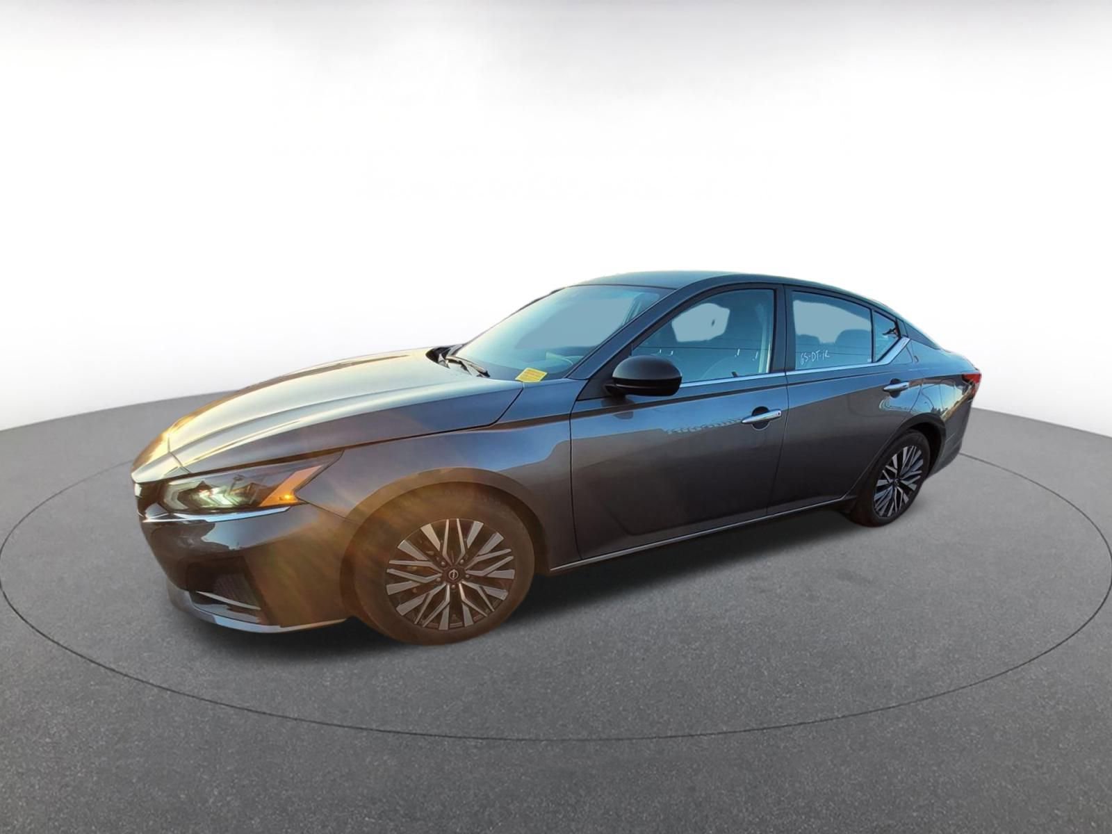 Used 2025 Nissan Altima 2.5 SV image 3