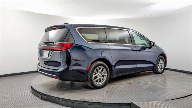 Used 2025 Chrysler Pacifica Select FWD image 8